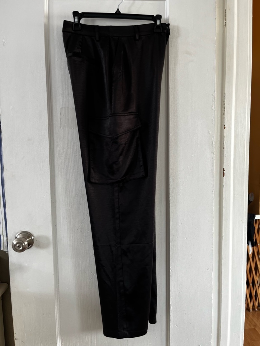 NWT Good American Washed Satin Cargo Pants Black Size 2 Revolve - Picture 6 of 17